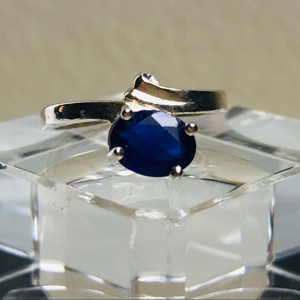 Nwot STERLING SILVER RING - Picture 2 of 6